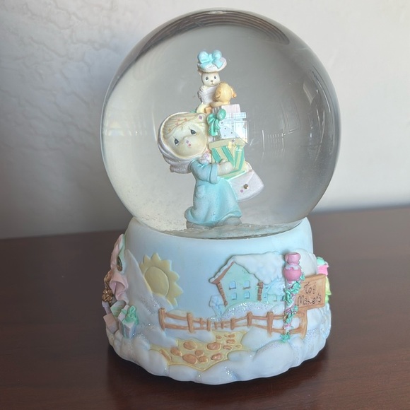 Precious Moments Jingle Bells musical snow globe - Picture 1 of 12